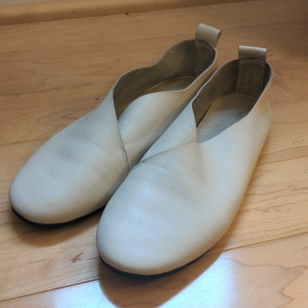 Intentionally Blank Minimalist Leather Flats